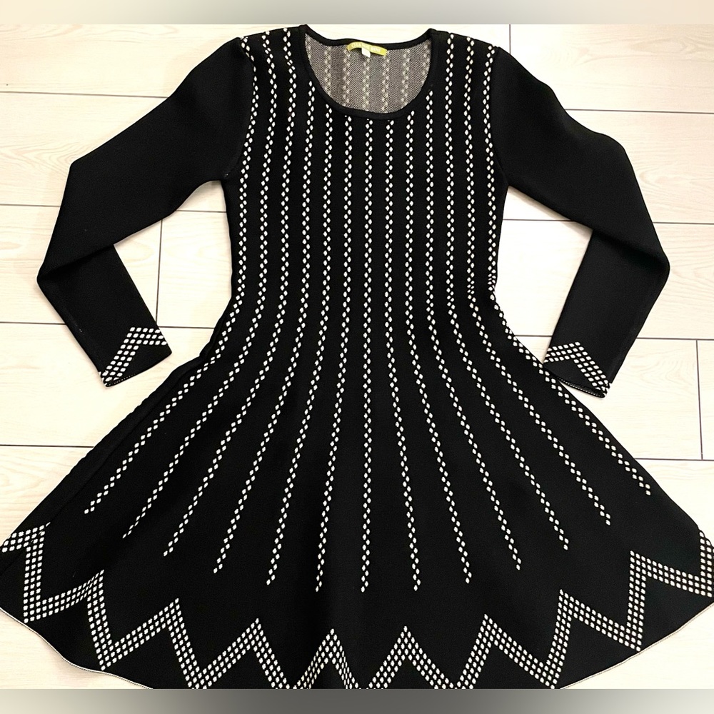 gianni bini thick with white spot black long sleeve dress with flare‎ bottom XS